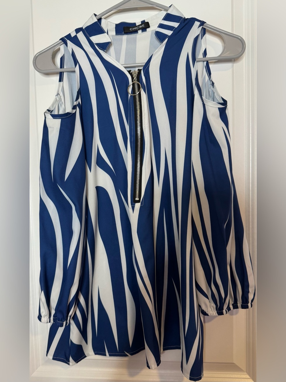 CHICME Navy and White Cold-Shoulder Zip-Front Blouse Sz LG cotton blend